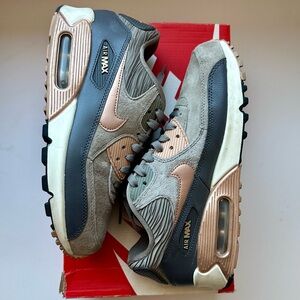 LIKE NEW Women’s Air Max 90 LTHR